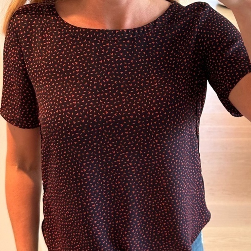 Like New Banana Republic Short Sleeved Printed Blouse. Small
